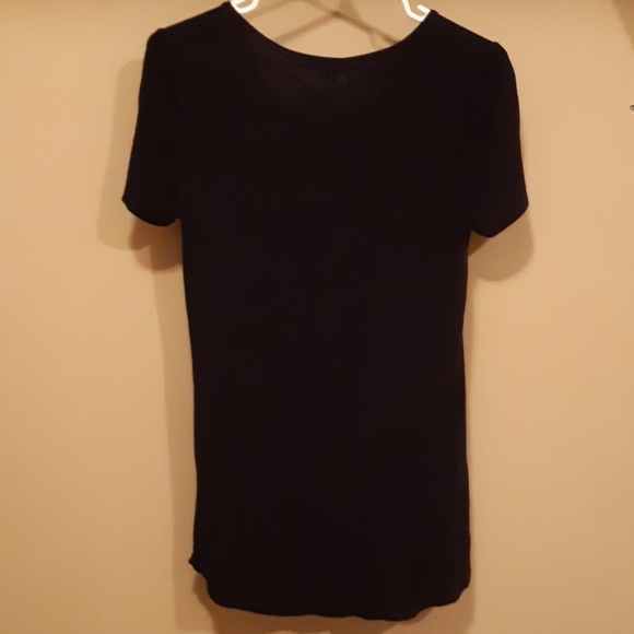 Black t-shirt with neck detail - Picture 4 of 4